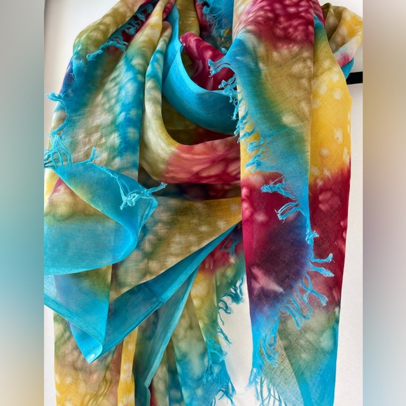 TILO Scarves Color Pop! Luxe soft cotton scarf makes the perfect accessory 😍 - Picture 4 of 13